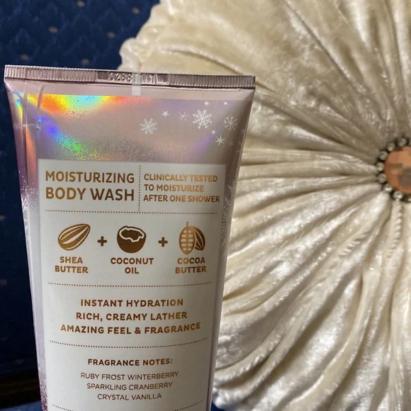 BATH & BODY WORKS SET. . . WINTERBERRY WONDER SCENT - Picture 4 of 6